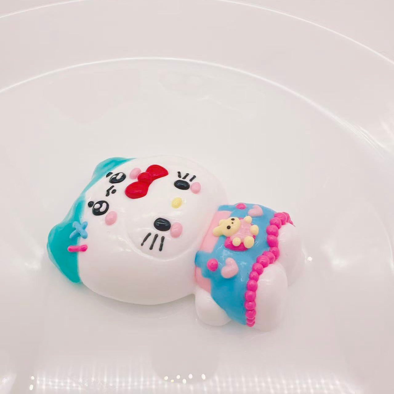 Kitty in Chikawa Taba Squishy