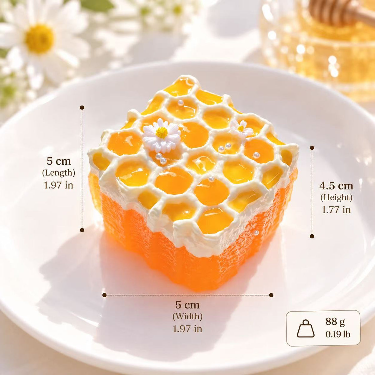 Honeycomb cake Taba Squishy size guide showing 5 cm length, 5 cm width, 4.5 cm height, and 88 g weight.